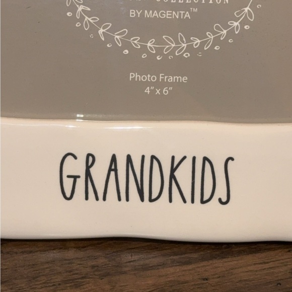 Rae Dunn HTF White Ceramic 4x6 Tabletop Photo Picture Frame GRANDKIDS Home Decor - Picture 2 of 3